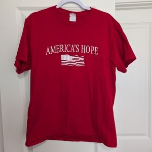 Red Graphic Hope Of America Fourth Of July T-Shirt Size Medium